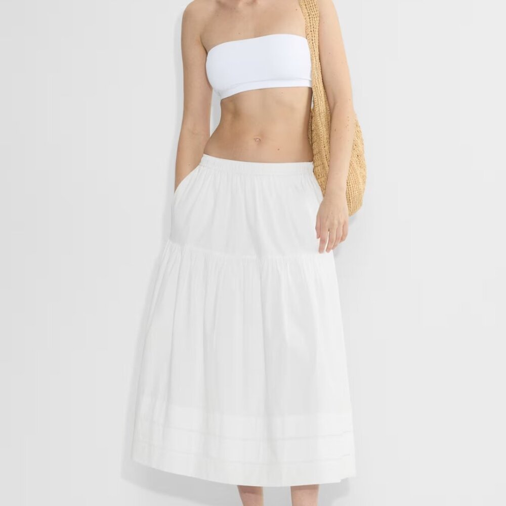 💚Aritzia Poplin Skirt, Size L Color: Matte Pearl 💚